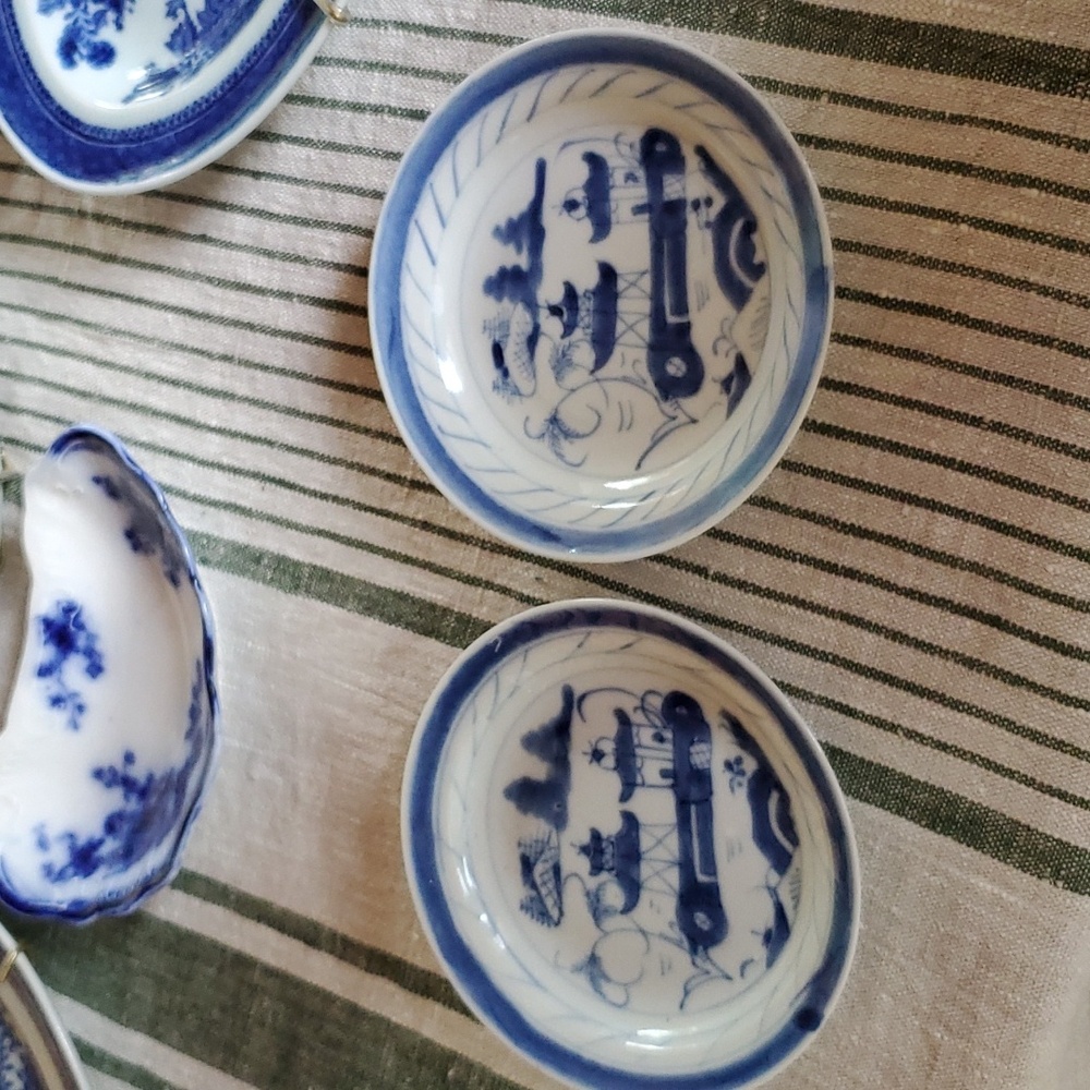 "2"Vintage Blue Willow Style Saucers